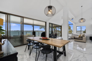 Bribie Island Penthouse Appartment Dining Room